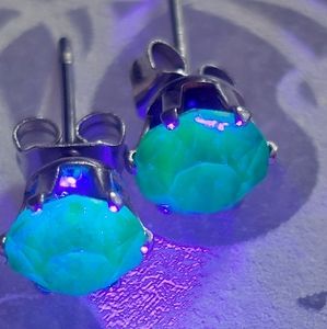 Blue uranium stud earrings 6mm